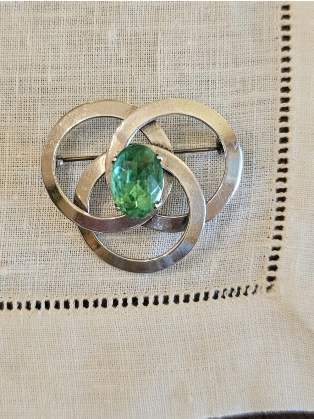 Unique Vintage Silver Borromean 3 Interlocking Rings w/ Green Rhinestone Brooch